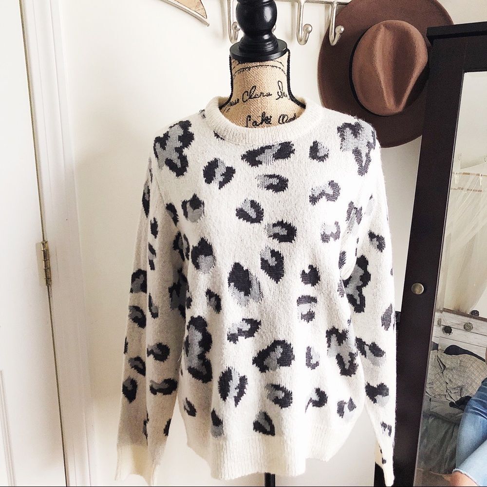 ✨Animal Print Sweater✨